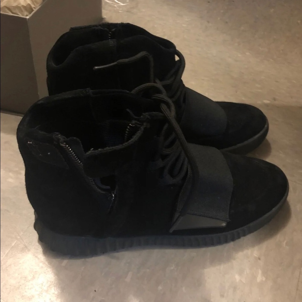 Adidas Yeezy Boost 750 triple black